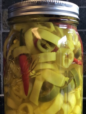 Pickled Banana Peppers (Easy)